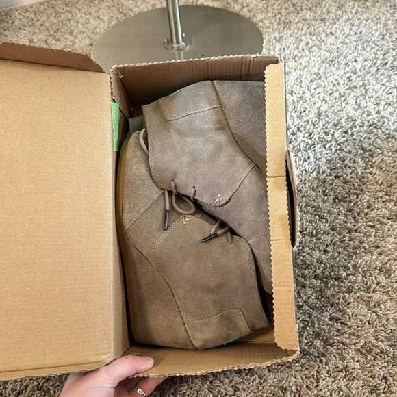 Desert Wedge Toms In Taupe Suede Size 7.5 - Picture 11 of 11